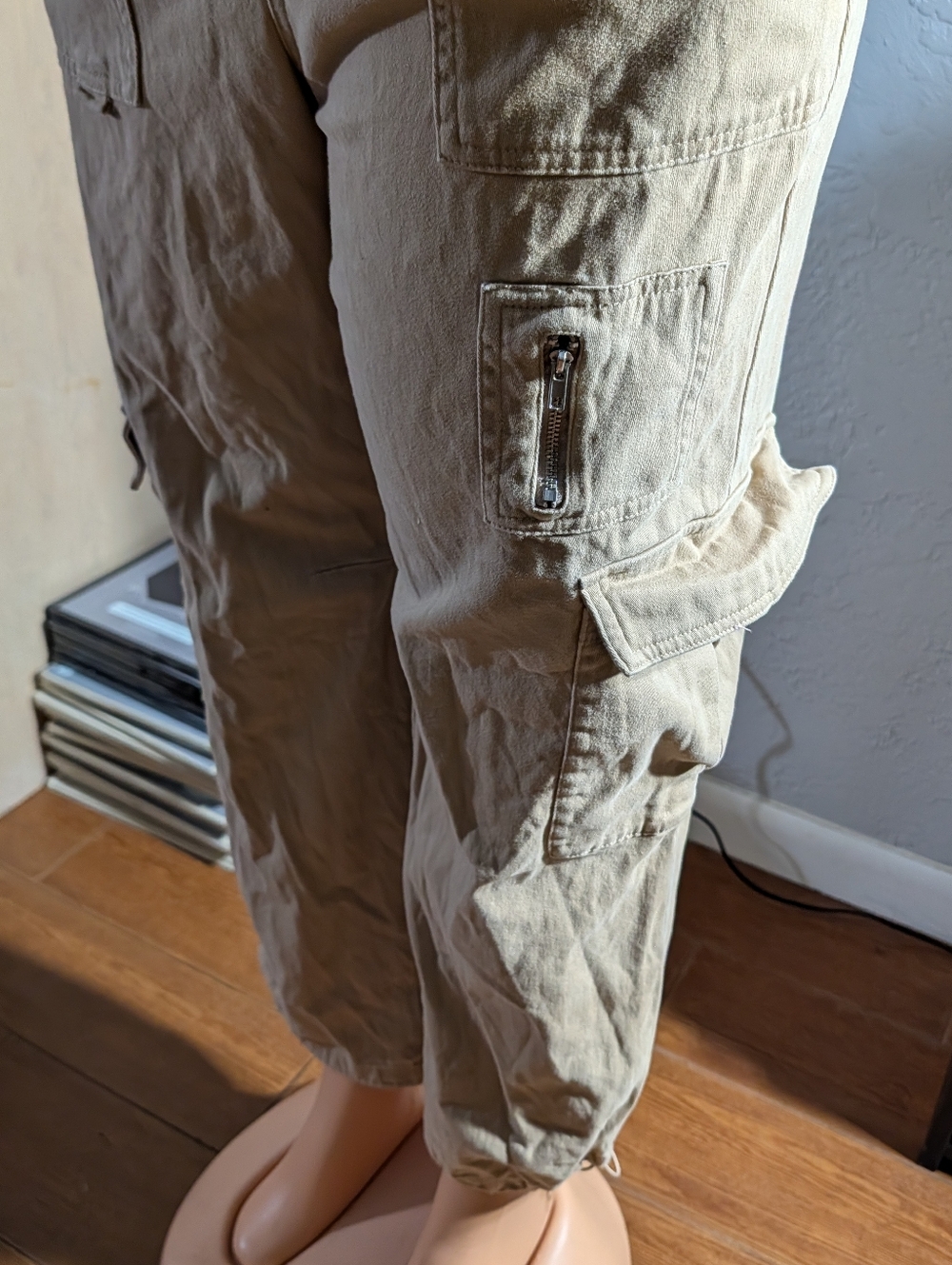 IVIR High Waisted Cargo Pants Y2K-inspired streetwear. Size M - Picture 2 of 8